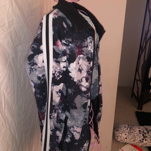 Floral zip up jacket - Picture 3 of 3